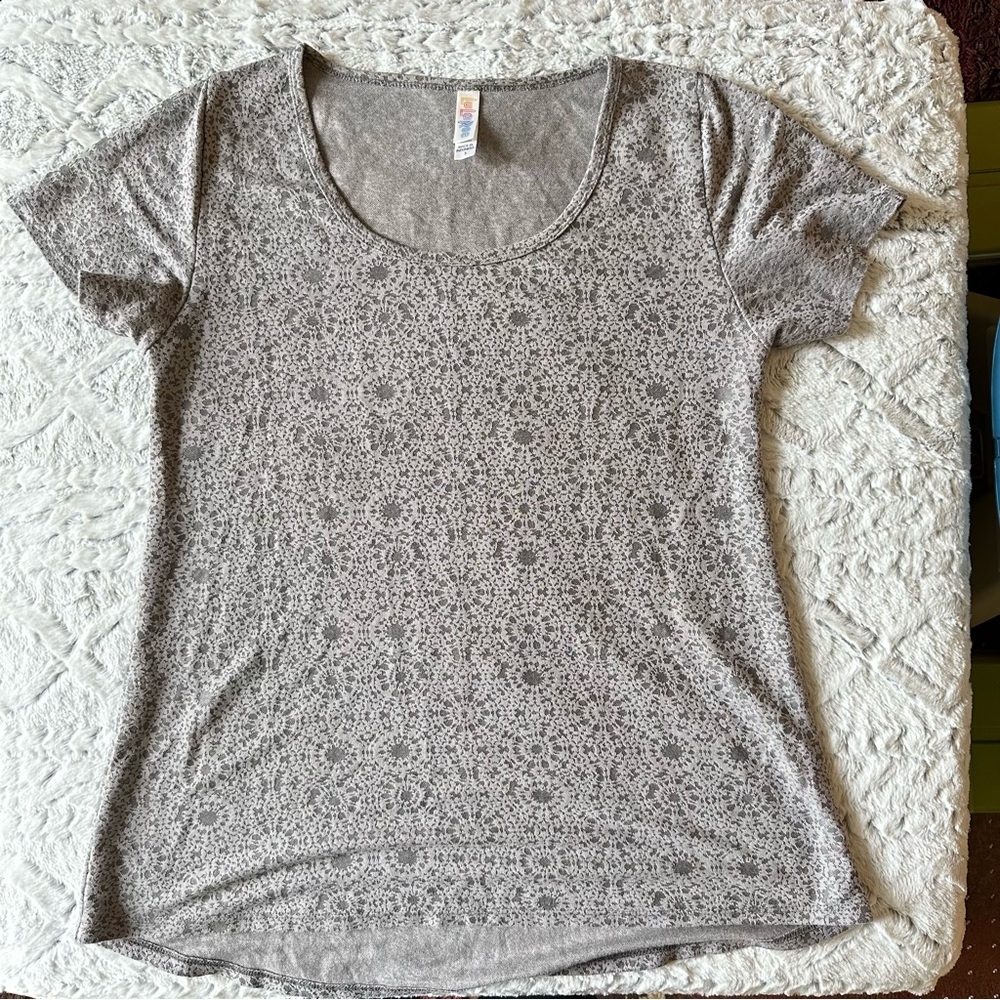Lularoe Lacy Jacquard Classic T size small, gray